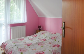 3 bedrooms, travel crib
