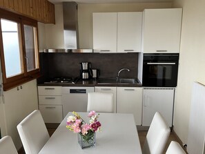 Fridge, oven, dishwasher, coffee/tea maker - Diablerets D 023 - MOUNTAIN apartment 6 pers (Veysonnaz)