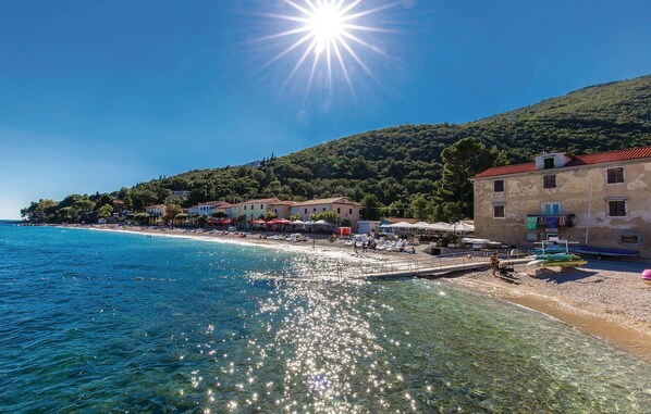 Beach - Awesome home in Moscenicka Draga (Moscenicka Draga)