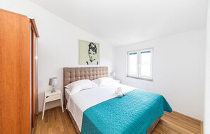 4 bedrooms, free WiFi, bed sheets - 4 bedroom cozy home in Drvenik Veliki (Drvenik Veliki)