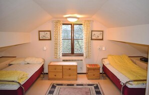 2 bedrooms, travel cot, free WiFi
