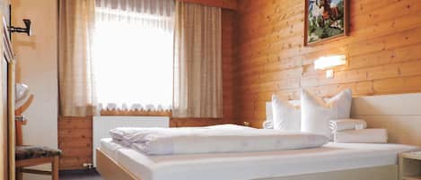 6 habitaciones, cuna de viaje, wifi y ropa de cama