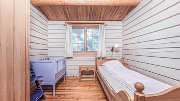 3 bedrooms, travel crib