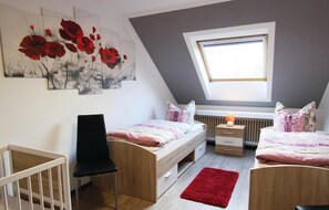 2 bedrooms, travel cot, free WiFi