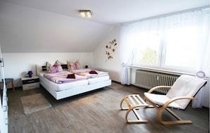 2 Schlafzimmer, Reisekinderbett, kostenloses WLAN