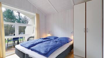 3 bedrooms, free WiFi, bed sheets