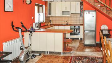 Fridge, stovetop, coffee/tea maker