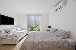 4 habitaciones, escritorio, tabla de planchar con plancha y wifi gratis 