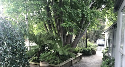 THE LODGE - TENNIS,LGE SPA,WOOD FIRE,