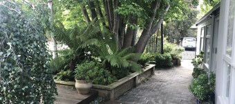 THE LODGE - TENNIS,LGE SPA,WOOD FIRE,