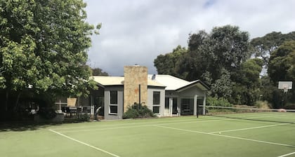 THE LODGE - TENNIS,LGE SPA,WOOD FIRE,