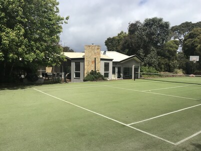 THE LODGE - TENNIS,LGE SPA,WOOD FIRE,