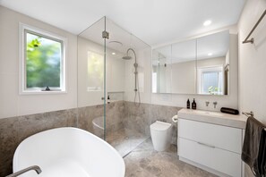 Combined shower/bathtub, hair dryer, towels, soap