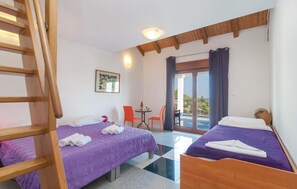9 bedrooms, free WiFi, bed sheets