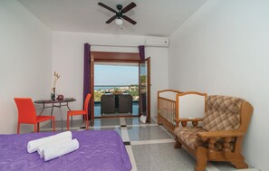 9 bedrooms, free WiFi, bed sheets