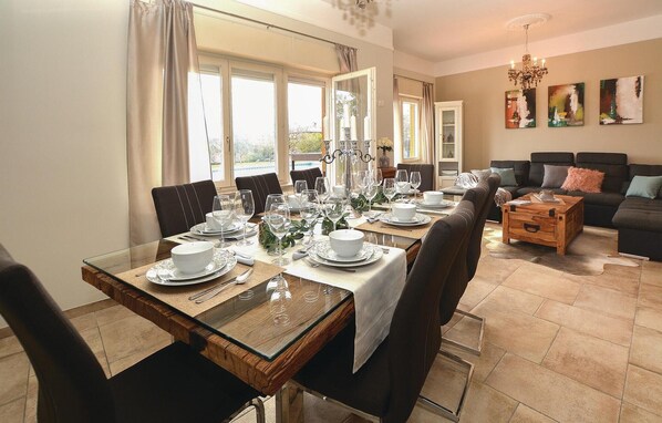 Dining - Gorgeous home in Sezana with sauna (Sezana)