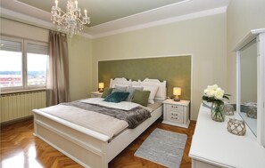 4 bedrooms, travel crib, free WiFi, bed sheets