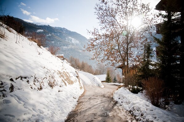 المنطقة المحيطة بالمنشأة