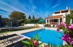 Outdoor pool - 4 bedroom lovely home in Pula (Pula)