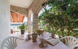 Outdoor dining - 4 bedroom lovely home in Pula (Pula)