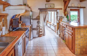 Réfrigérateur, plaque de cuisson, lave-vaisselle, cafetière/bouilloire