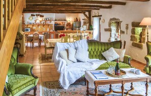 TV, fireplace, DVD player - Awesome home in Trégunc with WiFi (Trégunc)