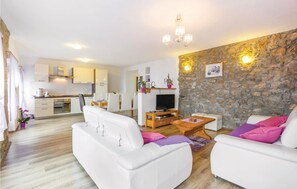 TV, DVD player - Beautiful home in Medveja (Medveja)