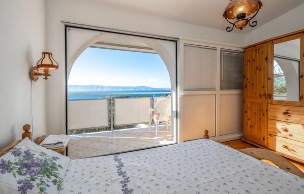 7 bedrooms, free WiFi, bed sheets