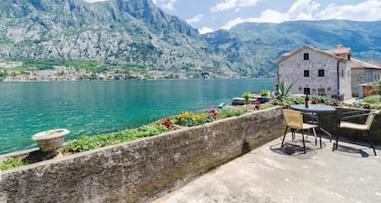 1 bedroom stunning home in Kotor