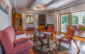 Télévision, baby-foot