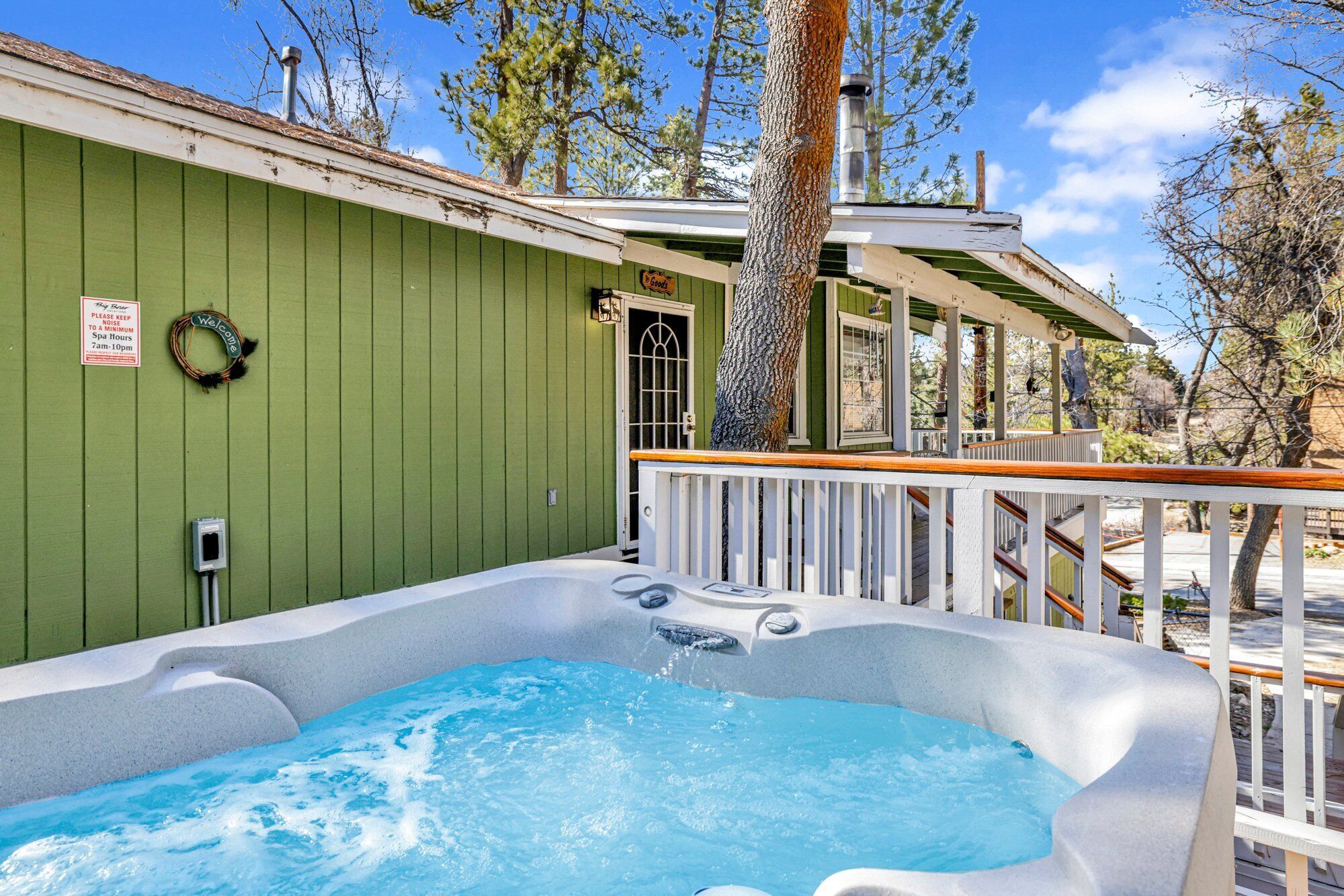 House, Multiple Beds, Hot Tub, Mountain View (1295) | Outdoor spa tub