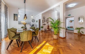 Dining - 4 bedroom cozy apartment in Medulin (Medulin)