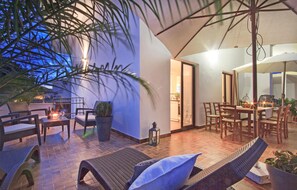 Outdoor dining - 4 bedroom cozy apartment in Medulin (Medulin)