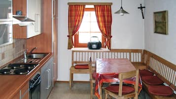 Fridge, stovetop, coffee/tea maker