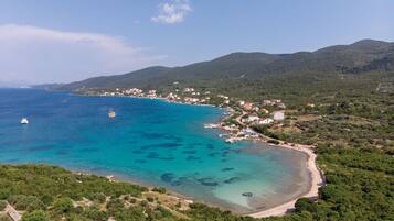 Una playa cerca