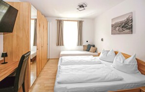 4 soverom, reiseseng for barn, wi-fi (inkludert) og sengetøy