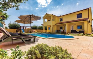 Pool - Cozy home in Medulin with kitchen (Medulin)