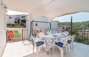 Outdoor dining - Cozy home in Stomorska with kitchen (Stomorska)