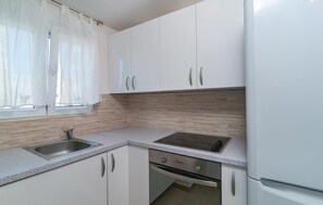 Fridge, stovetop, dishwasher, coffee/tea maker