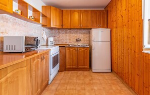 ثلاجة، موقد طهي مسطح، ماكينة لصنع القهوة/الشاي