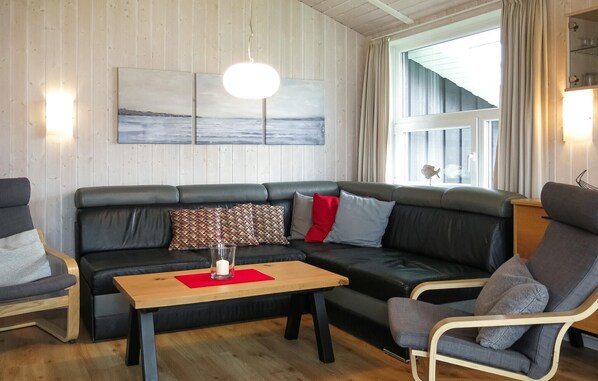 TV, fireplace, DVD player - Beach front home in Schönhagen (Schönhagen)