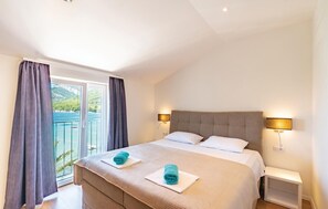 6 bedrooms, in-room safe, travel crib, free WiFi