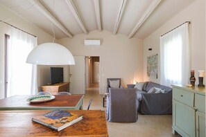 TV - Casa Carol (Bianco) - Villa with shared pool (Scicli)