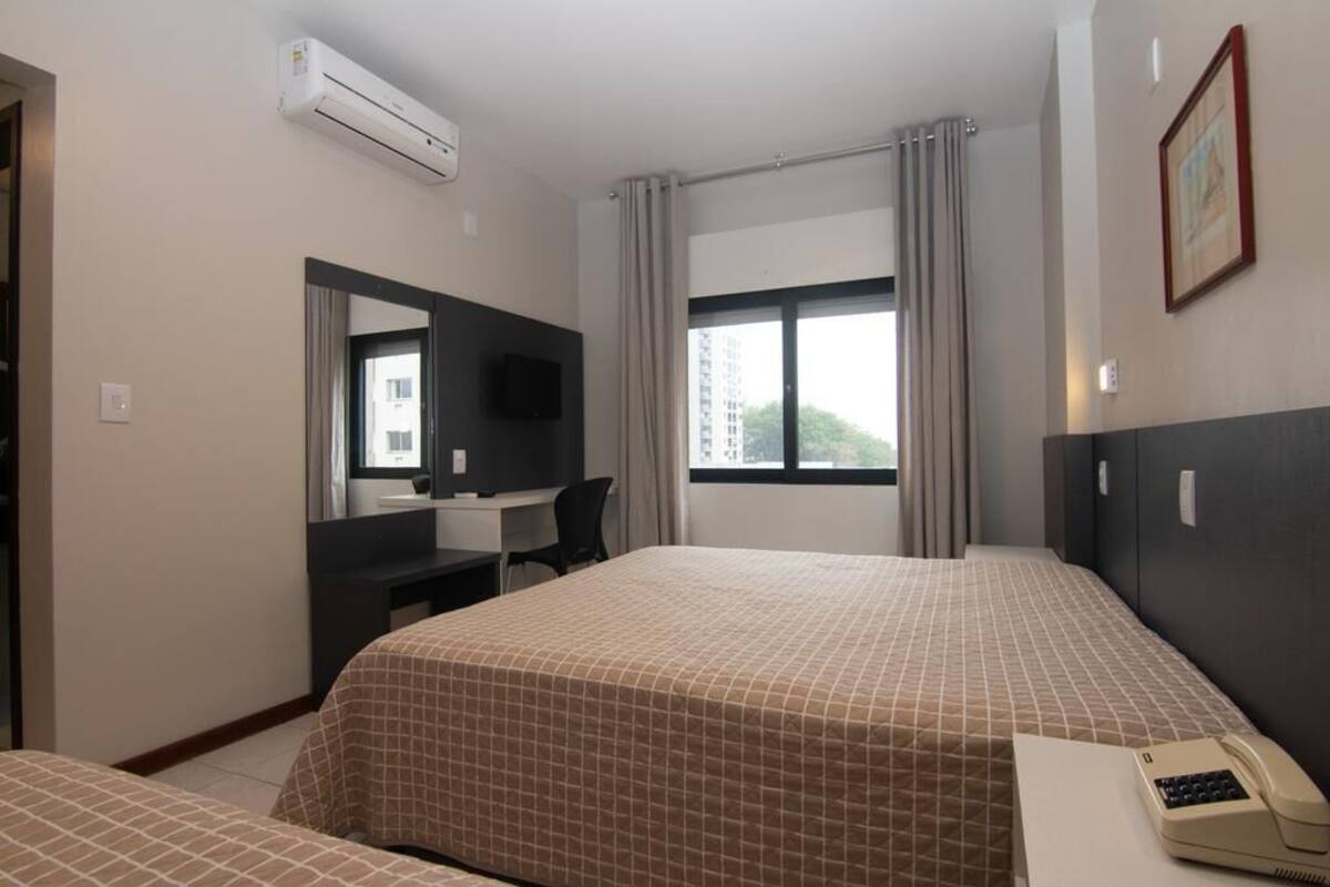 Minibar, in-room safe, blackout drapes, WiFi (free)