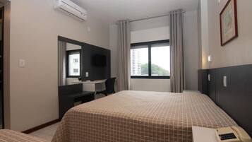 Minibar, coffres-forts dans les chambres, rideaux occultants