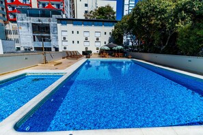 Piscina externa sazonal