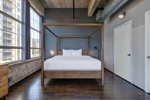 Executive Loft, 1 King Bed, Corner (Corner Suite)