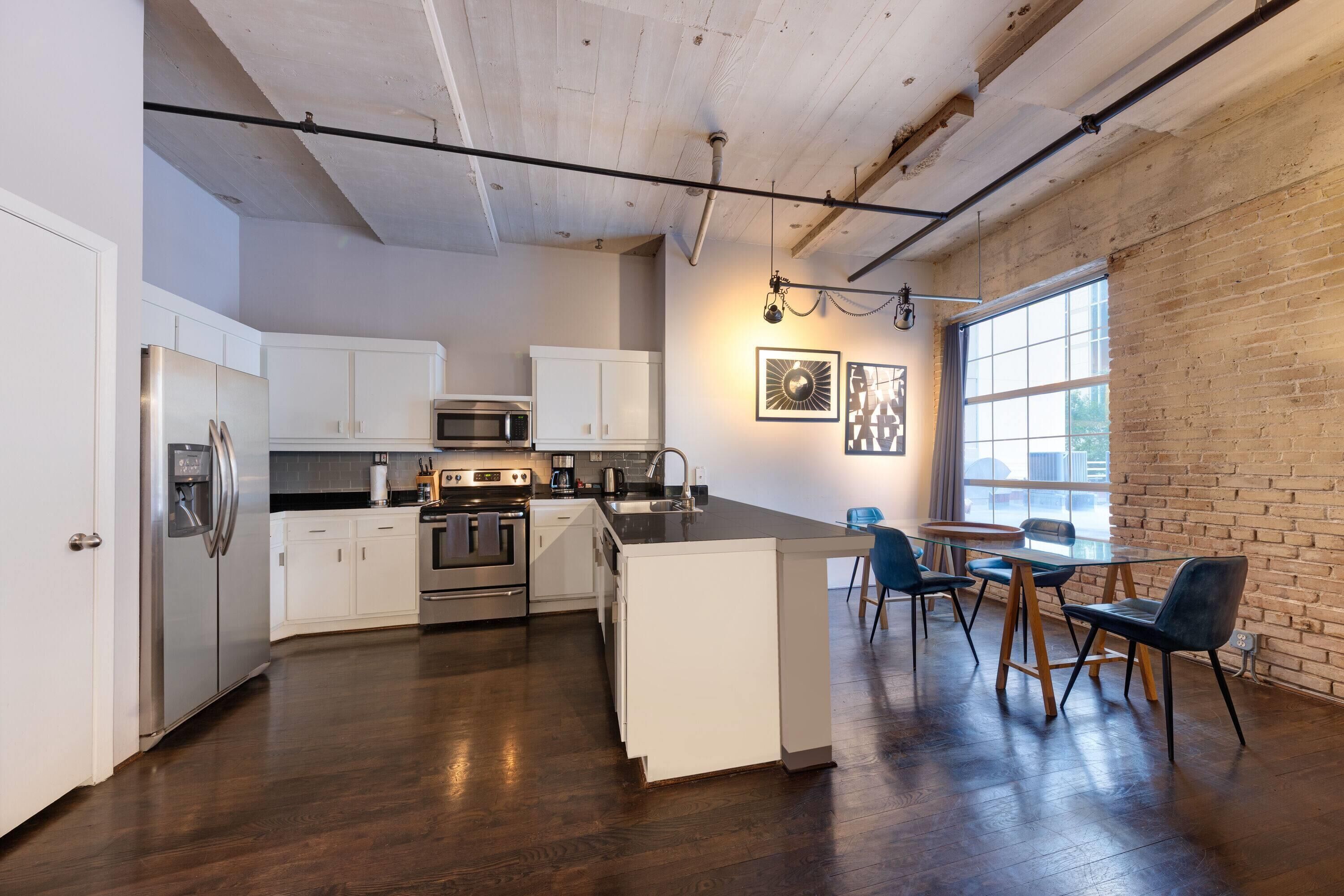 Deluxe Apartment, 1 King Bed, Patio (Suite) | Private kitchen | Full-size fridge, microwave, oven, stovetop