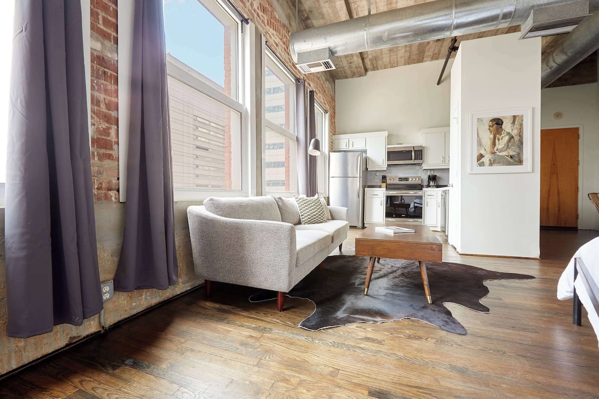 Apartment, 1 Queen Bed (Studio) | Private kitchen | Full-sized fridge, microwave, oven, stovetop