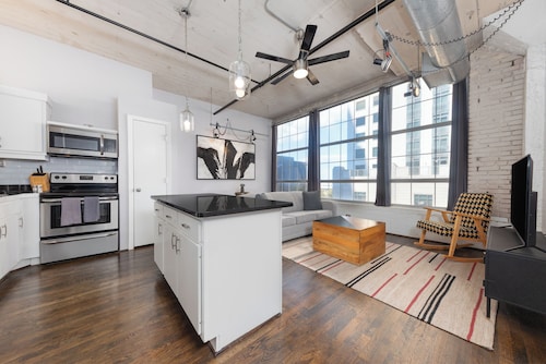 The District at Hogg Palace, A Wyndham Hotel